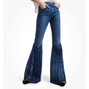 7 FOR ALL MANKIND High Waist
Pleated Mega Flare Jeans Size‎ 27